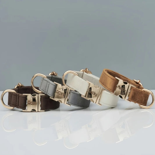 Personligt sammet hundhalsband "Emilia" med gravyr – Justerbart & Elegant