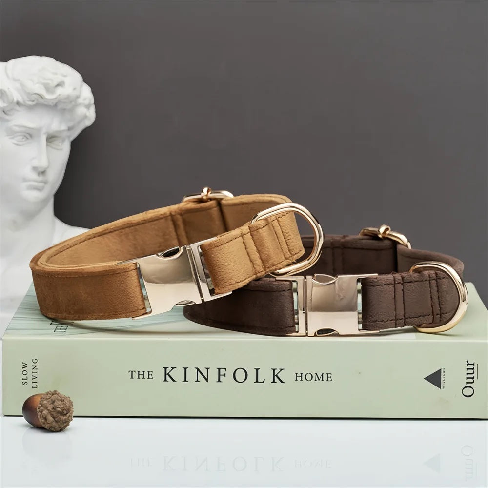 Personligt sammet hundhalsband "Emilia" med gravyr – Justerbart & Elegant