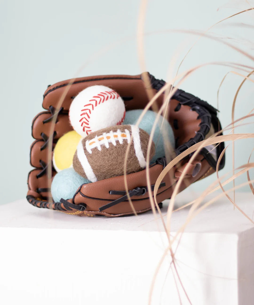 BUDDY. Hundeleksak av fårull "Tennisboll"