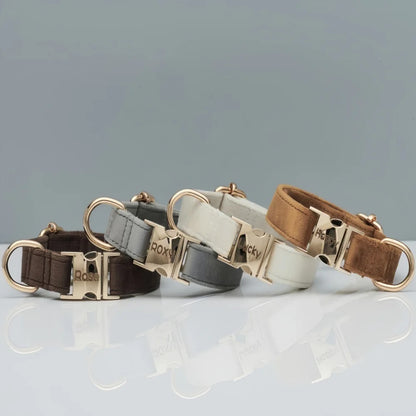Personligt sammet hundhalsband "Emilia" med gravyr – Justerbart & Elegant 
