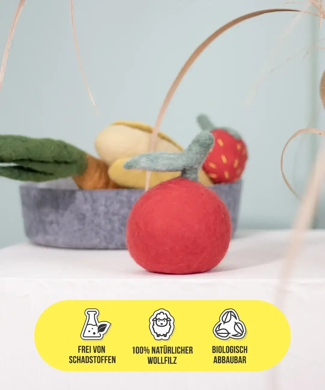 BUDDY. Hund leksak av ullfilt "Äpple" 