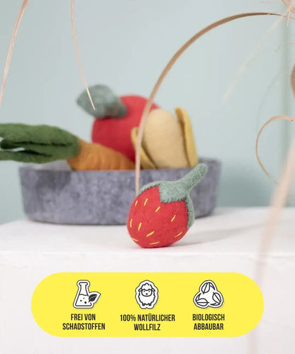 BUDDY. Hundeleksak av ullfilt "Jordgubbe" 