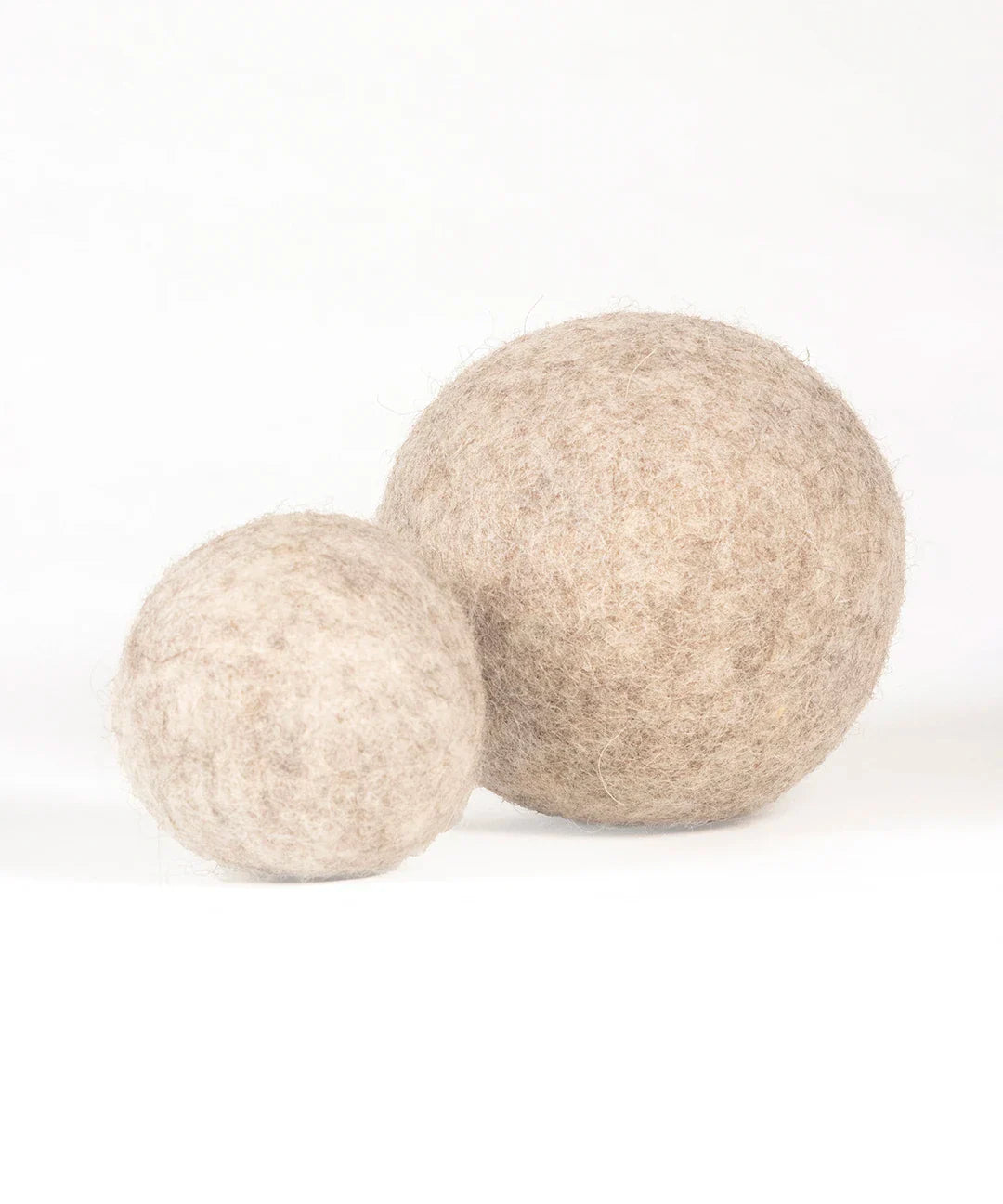 BUDDY. Hund leksak av ullfilt "Boll" 