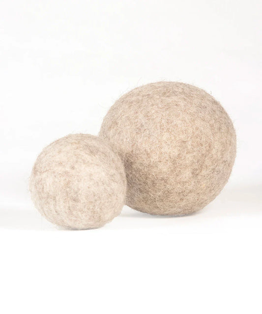 BUDDY. Hund leksak av ullfilt "Boll" 