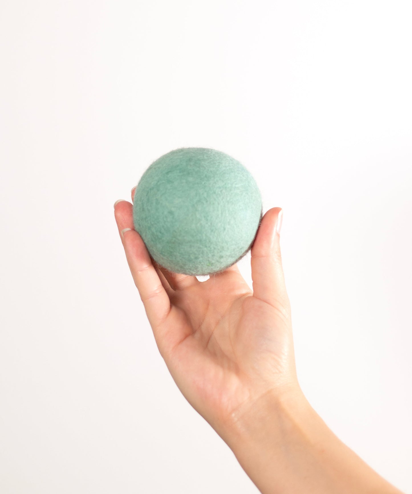 BUDDY. Hundeleksak av ull "Boll" - Mint 