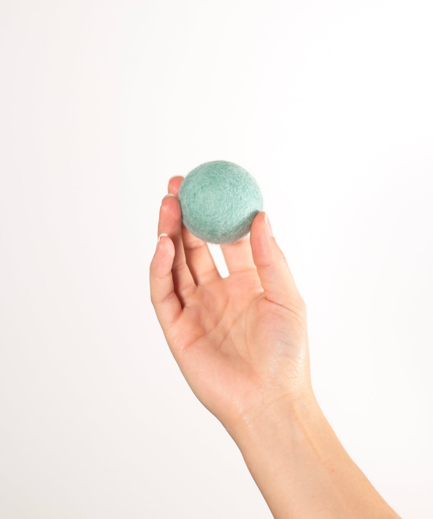 BUDDY. Hundeleksak av ull "Boll" - Mint 