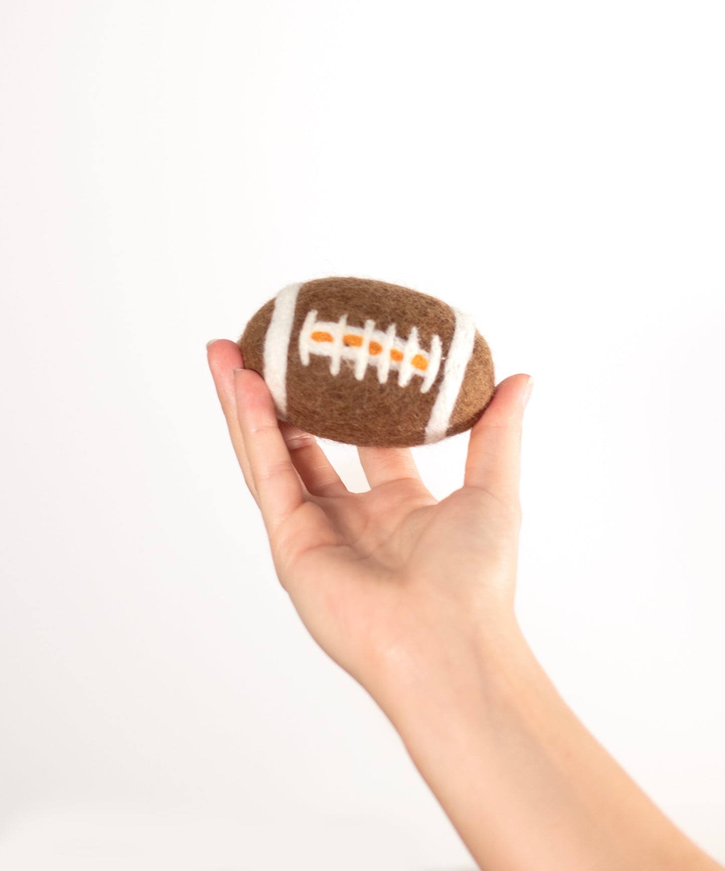 BUDDY. Hundeleksak av fårull "Fotboll" 